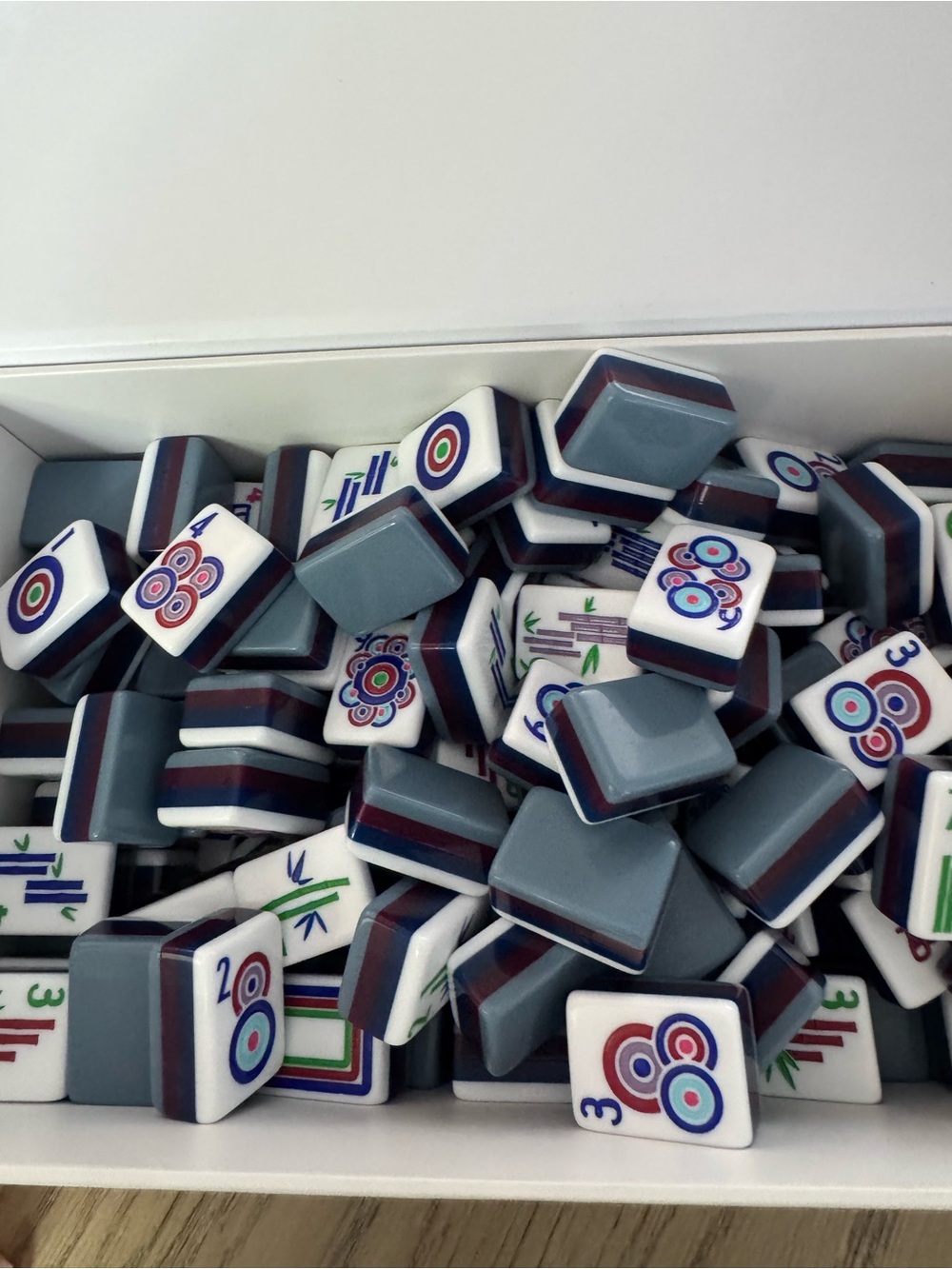 Oh My Mahjong preppy Soirée mahjong tile set. Box, dice and dice pouch inclu